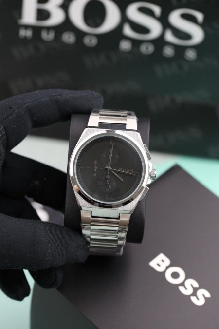 ساعة مميزة من ماركة BOSS